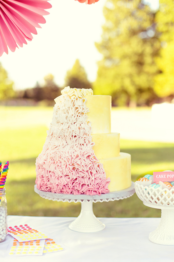 Southern-weddings-Southern-wedding-ideas-ruffled-cake-ombre-wedding-cake
